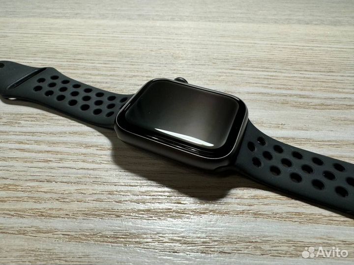 Apple Watch Nike SE 44mm (2020)