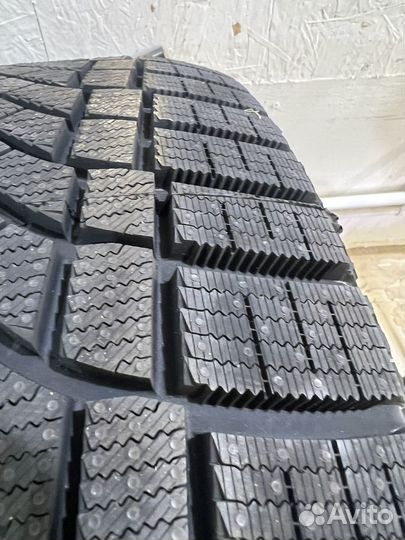 Pirelli Ice Zero FR 255/50 R19