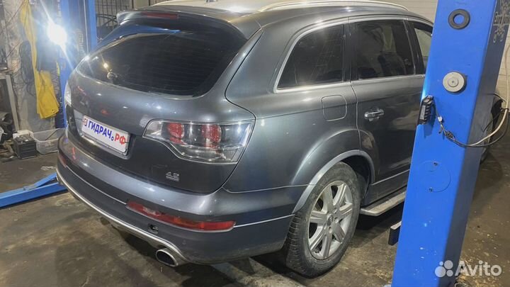 Усилитель переднего бампера Audi Q7 (4L) 4L0807113