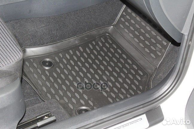 Комплект резиновых автомобильных ковриков 3D в
