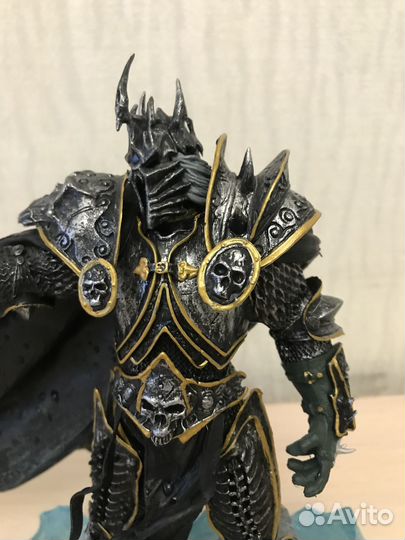 Фигурка (21см) из компьютерной игры + картина