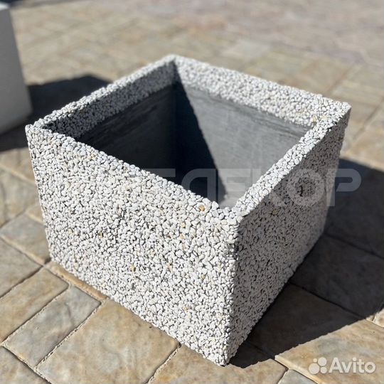 Вазон для цветов