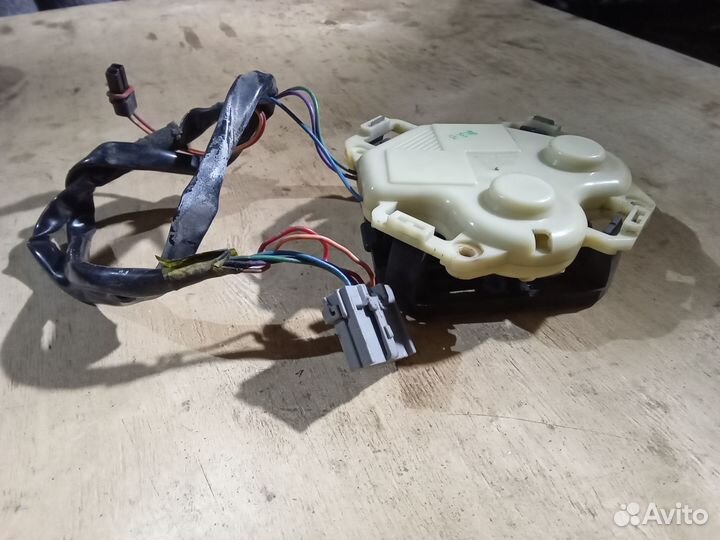 Мотор регулировки левого зеркала Nissan Serena C24