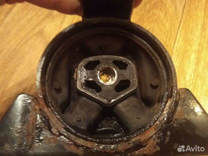 Опора двигателя передняя левая GM 96413925