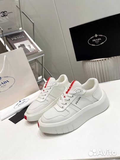 Обувь Prada для деловых встреч