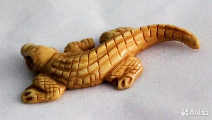 Крокодил - Нэцкэ из Кости резная Подвеска ru*57
