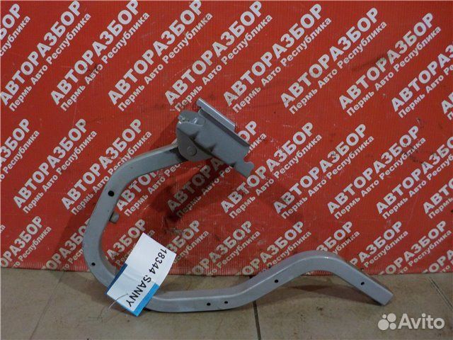 Петля багажника правая Nissan Sunny N16 QG15DE