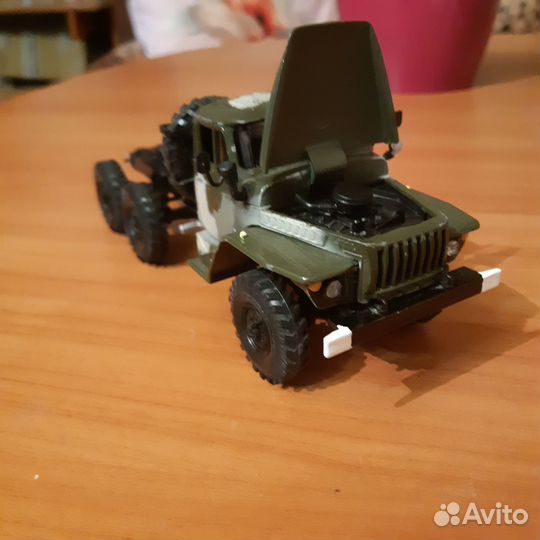Модель 1 43 урал 4420 военный седельный тягач