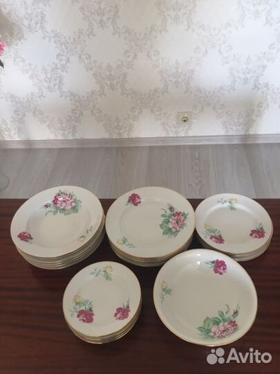 Столовый фарфоррвый сервиз Шиповник