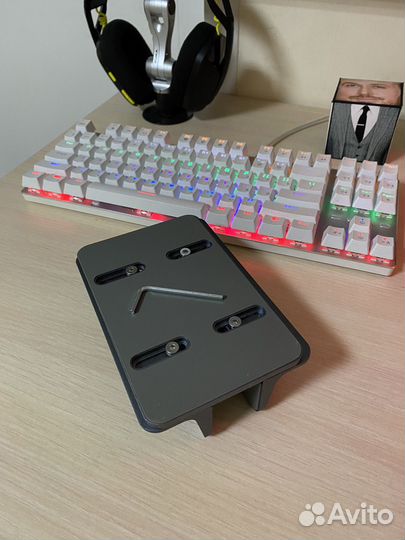 Подставка вертикальная для ноутбука