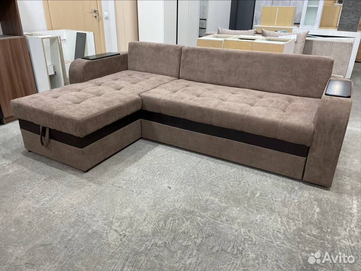 Угловой диван универсальный
