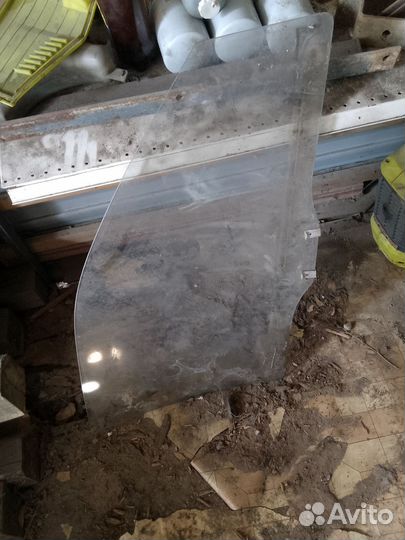 Стекло двери mitsubishi chariot