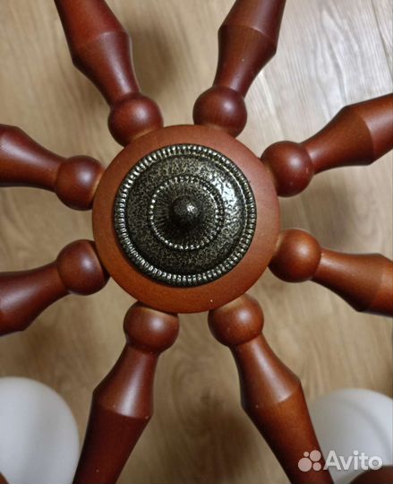 Люстра деревянная подвесная штурвал