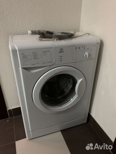 Стиральная машина узкая Indesit wiun 81