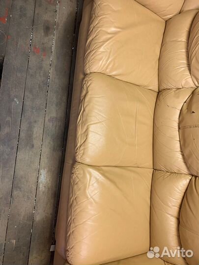 Кожаный диван