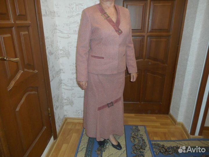 Костюм женский с юбкой 48 50