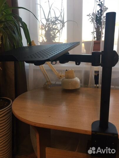 Кронштейн для ноутбука или микшера