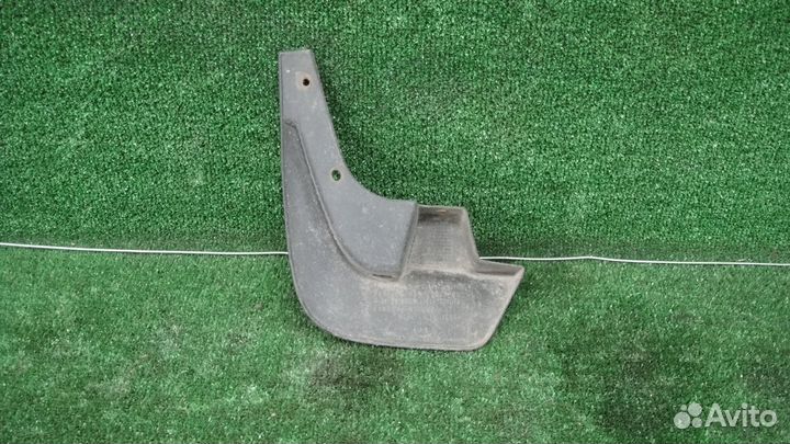 Брызговик Yaris verso NCP2# RR