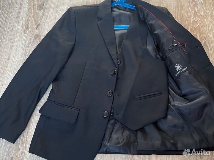 Пиждак и жилетка размер 30 (116-134) в школу