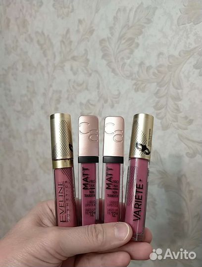 Помады разных фирм