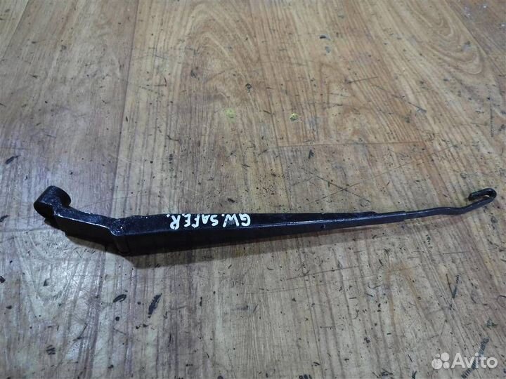 Поводок стеклоочистителя передний правый Great Wa