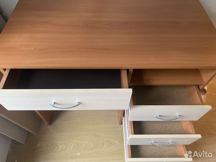 Детский письменный стол