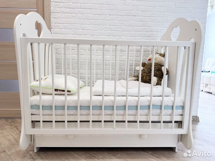 Детская кроватка с маятником + матрас