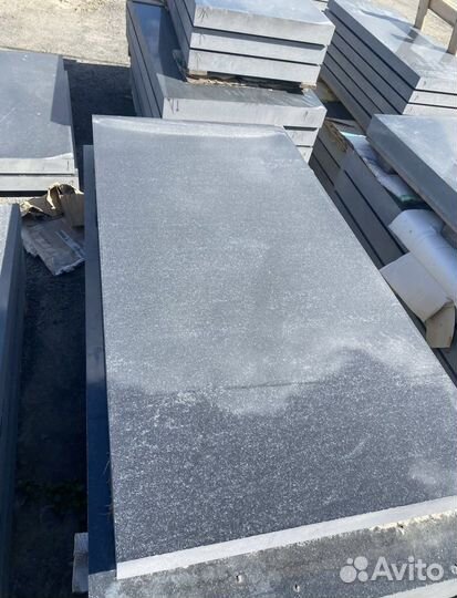 Памятники из габбро-диабаза(карельский гранит)