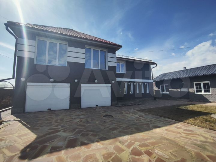 Коттедж 700 м² на участке 12 сот.