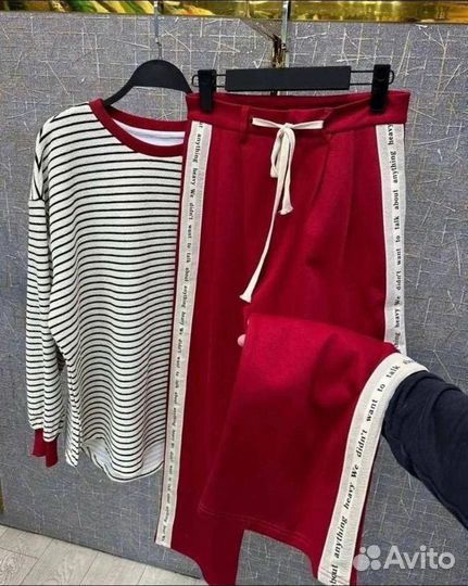 Костюм женский спортивный