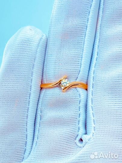 Кольцо с природным камнем Золото