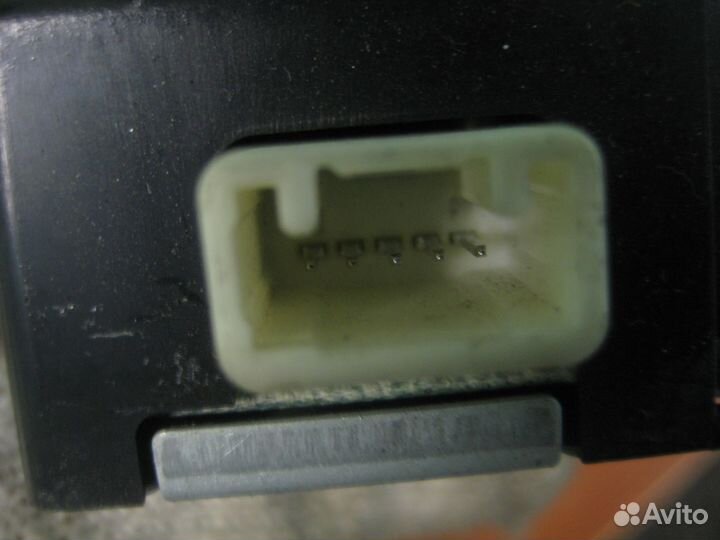 Блок центрального замкa Toyota Corolla e150