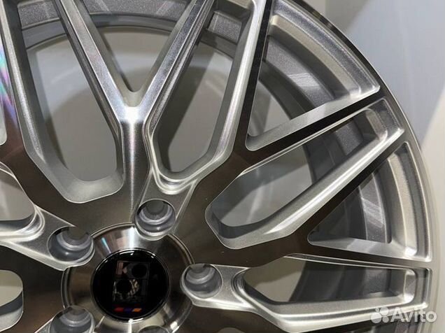 Новые разноширокие диски R18 5x114,3 Vossen Design