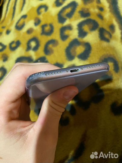 Телефон iPhone 11
