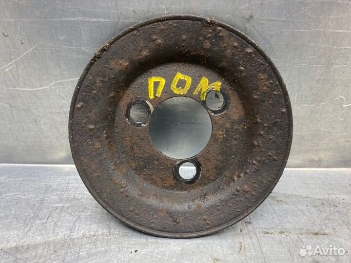 Шкив водяного насоса (помпы) Volkswagen Passat