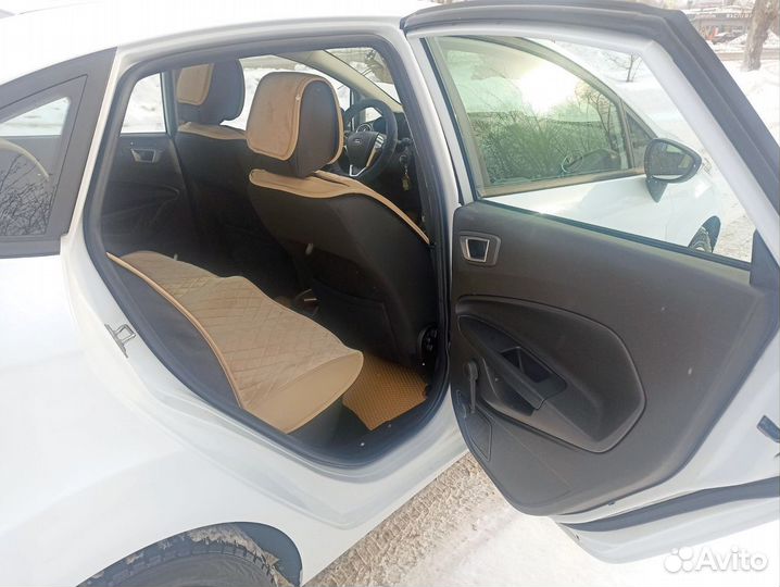 Универсальные чехлы на сиденья автомобиля