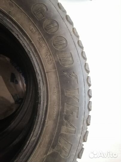Goodyear Ultragrip Ice Arctic 215/65 R16 98T
