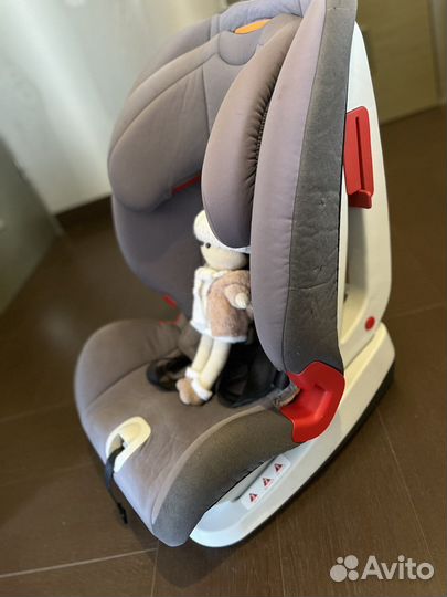 Автомобильное кресло chicco