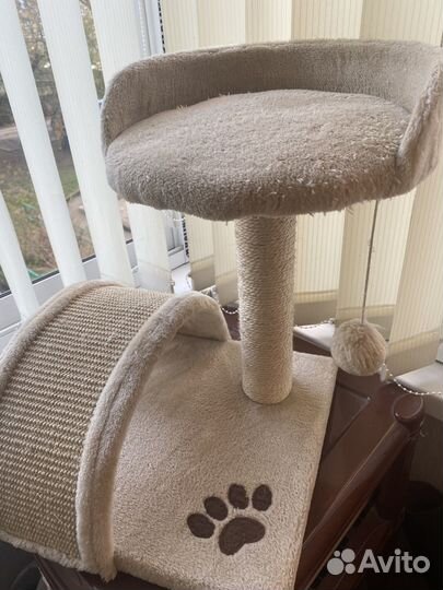 Лежанка для кошек с когтеточкой