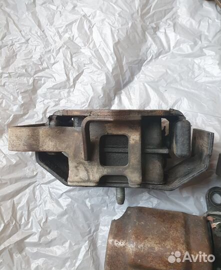 Подушка двс Mitsubishi Pajero 2/Sport