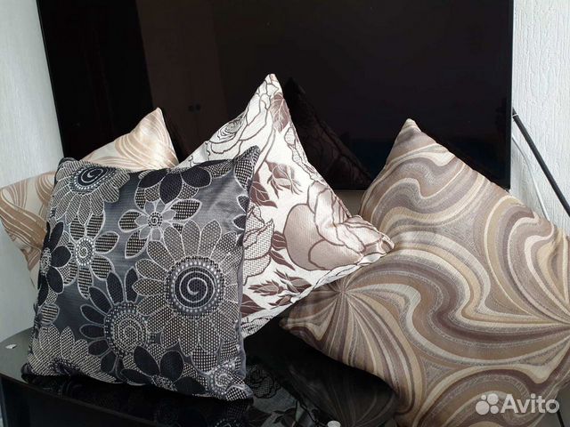 Декоративные диванные подушки