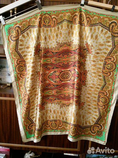 Женские шейные платки разных фирм