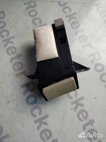 Бардачок передний Nissan Fuga 2006