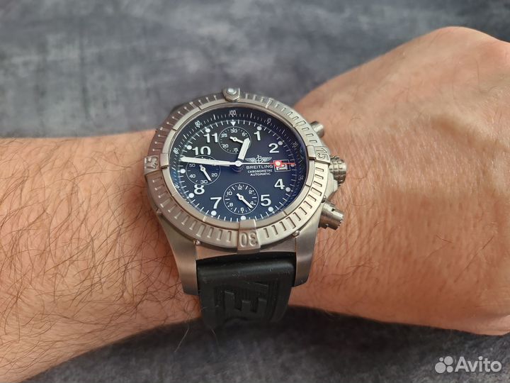 Breitling Avenger Titanium E13360 Chronometre