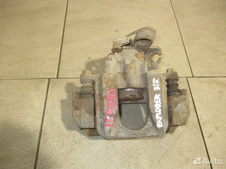 Суппорт задний правый Ford Explorer 5 (U502)