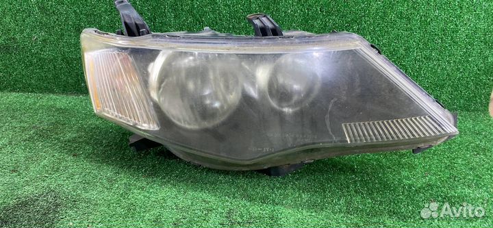 Фара передняя правая Mitsubishi Outlander 3