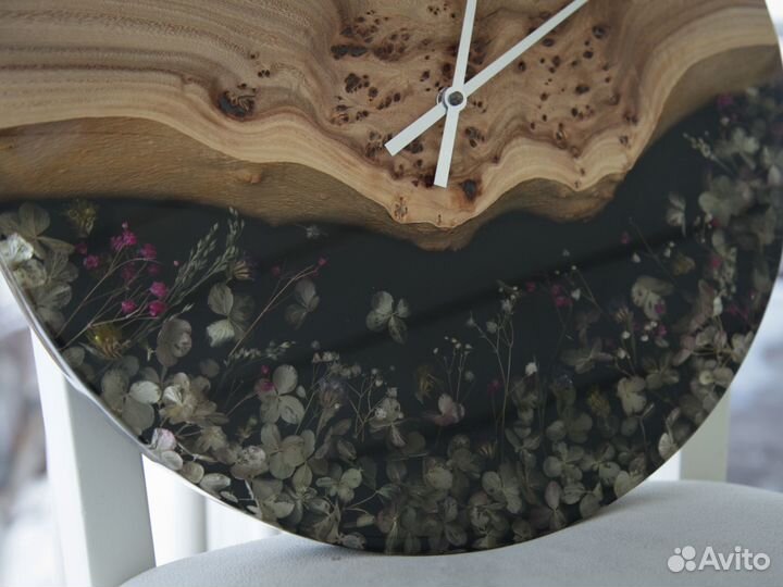 Часы из слэба капового карагача и эпоксидной смолы