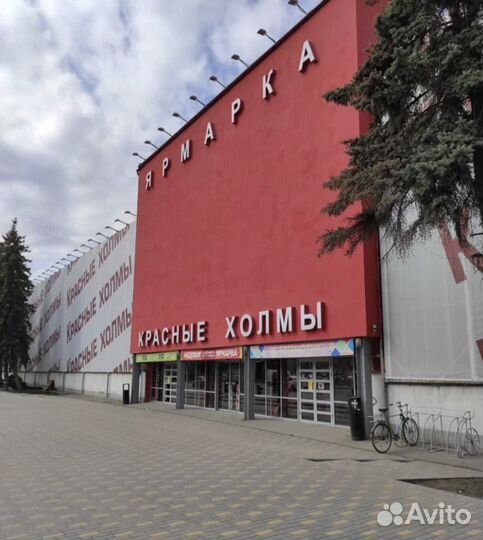 Продавец одежды