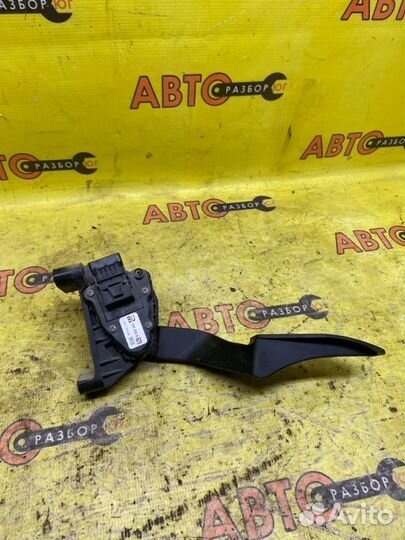 Педаль газа Opel Zafira Z18XER 2013