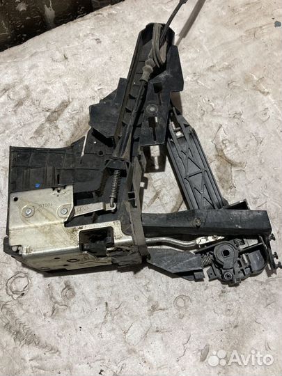 Замок двери передней правой Ford Fiesta 5 2005